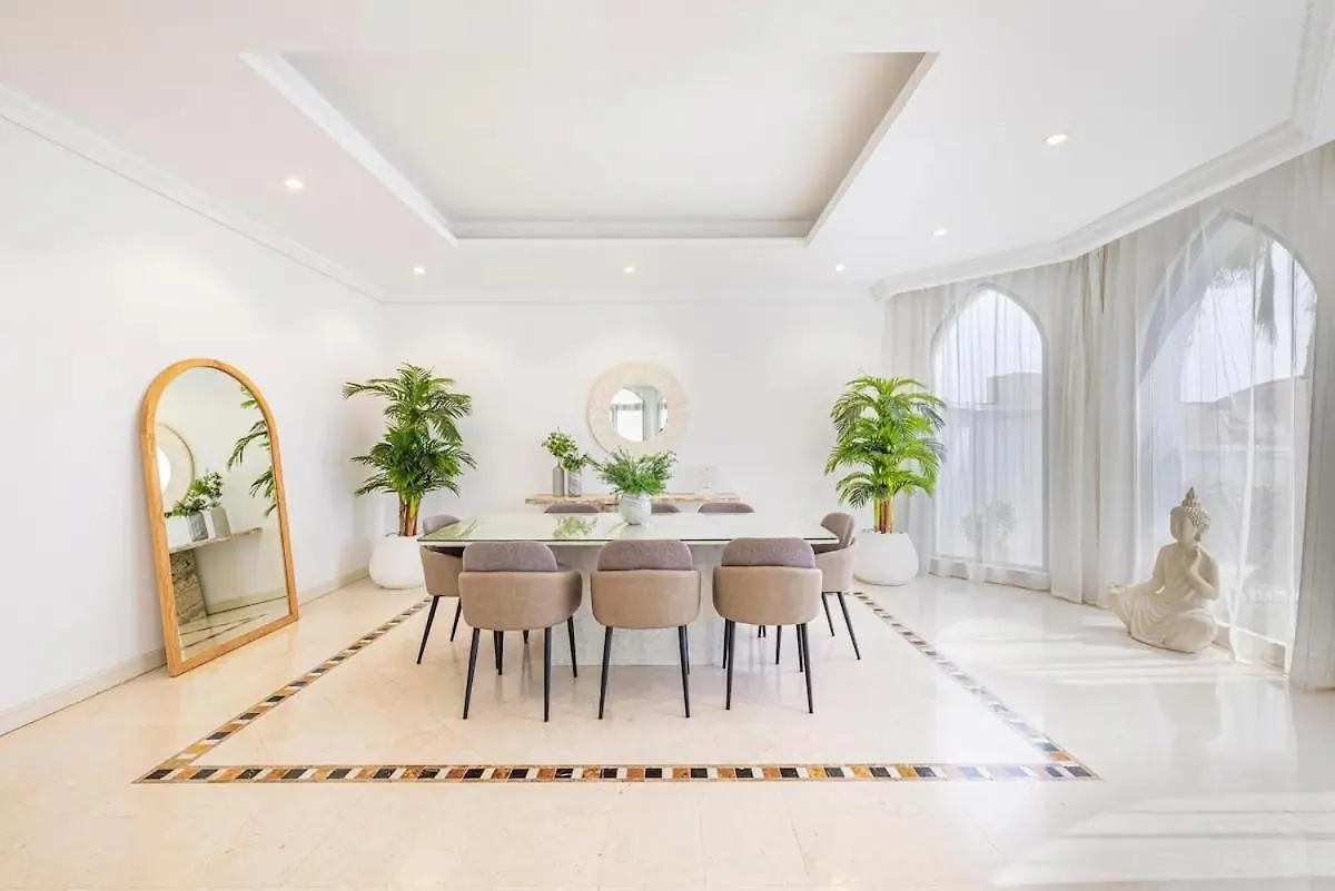 Contemporary Villa With Stunning View Of The Sea Dubai